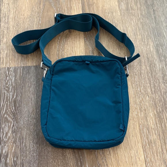 Athleta All About Vertical Crossbody Bag - Picture 2 of 8